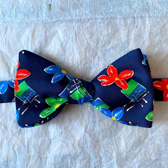 Floral silk Bow tie - Picture 1 of 6